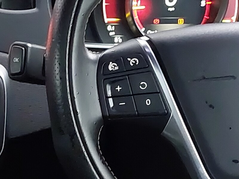 Used Volvo V40 2017 for sale - 76683381: Photo 11