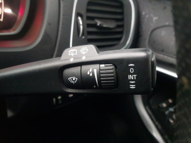 Used Volvo V40 2017 for sale - 76683381: Photo 17