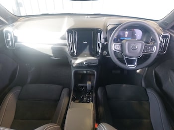 Used Volvo XC40 2024 for sale - 76354341: Photo