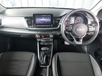 Used Kia Stonic 2023 for sale - 76150616: Photo 2