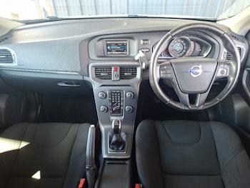 Used Volvo V40 2015 for sale - 79061149: Photo