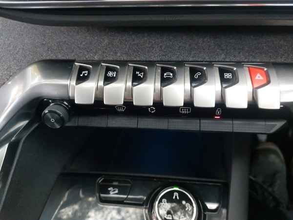 Used Peugeot 3008 2017 for sale - 76289220: Photo 18