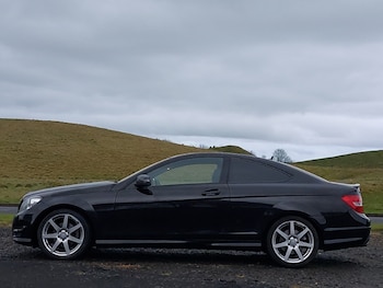 Used Mercedes-Benz C Class 2015 for sale - 76880017: Photo