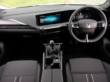 Used Vauxhall Astra 2025 for sale - 76331544: Photo 2
