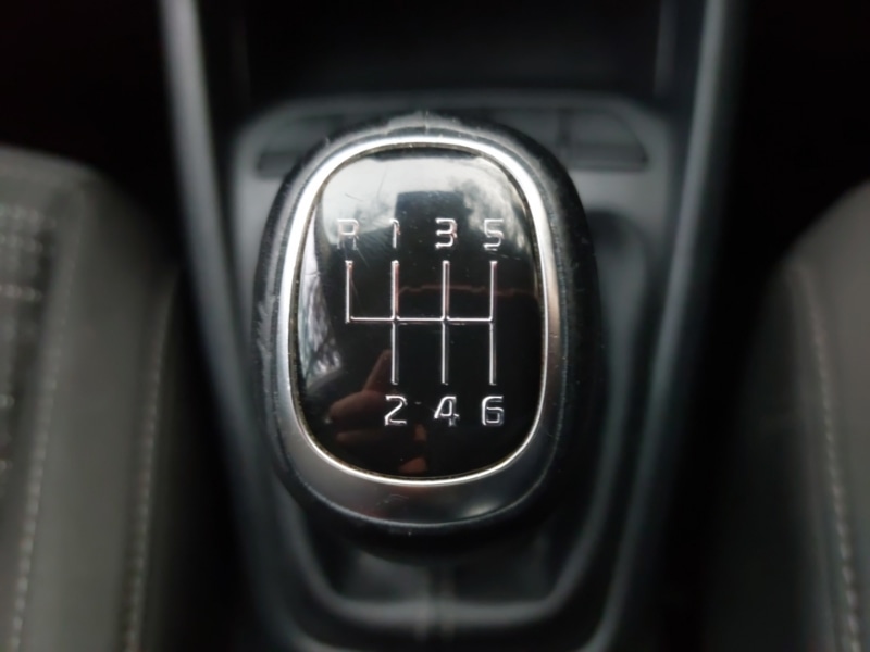 Used Kia Stonic 2022 for sale - 76911620: Photo 14