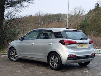 Used Hyundai i20 2019 for sale - 77114471: Photo