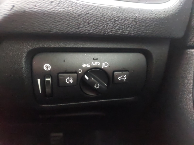 Used Volvo V40 2017 for sale - 76589264: Photo 18