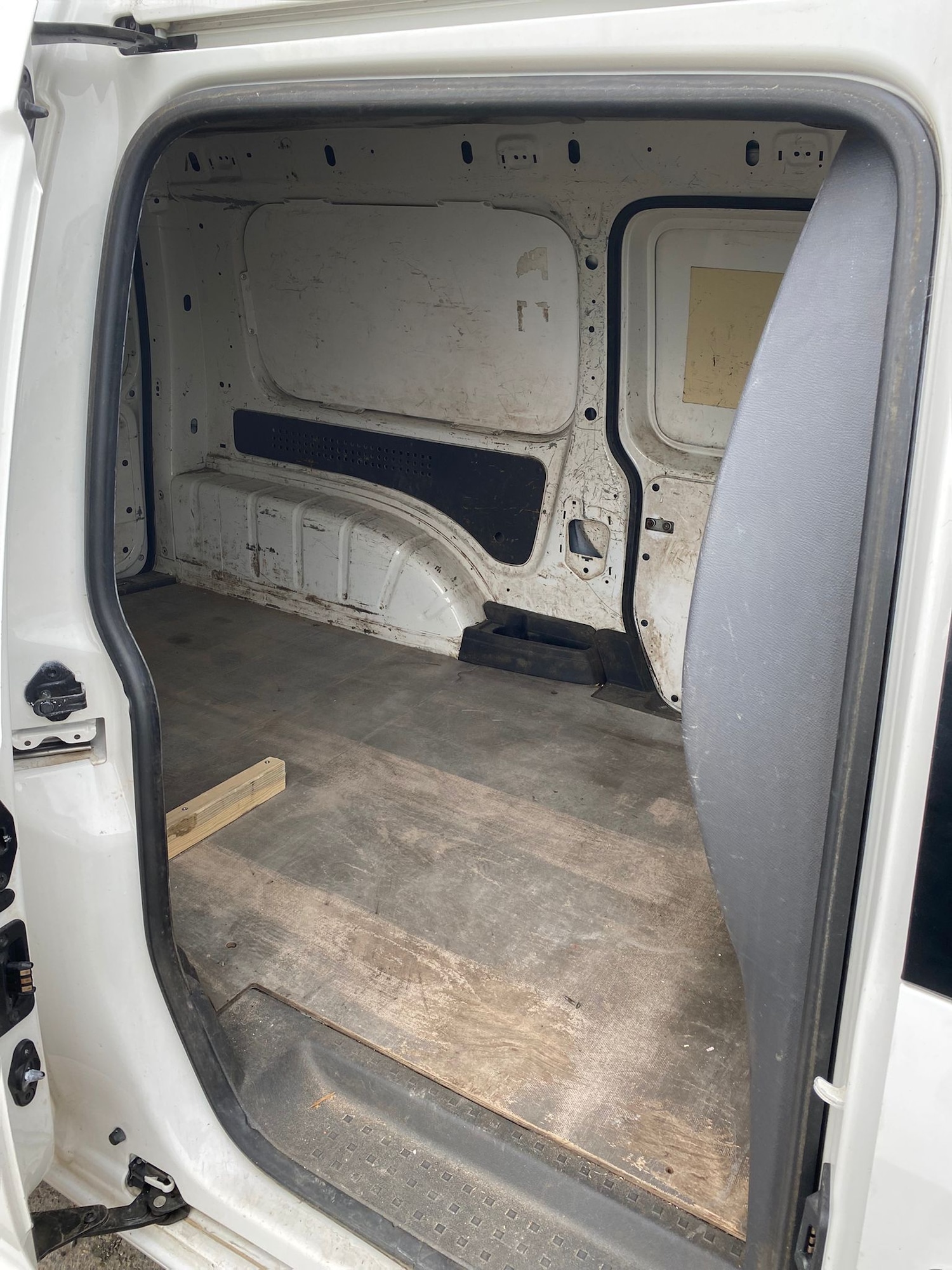 Used Volkswagen Caddy Maxi 2014 for sale - 76844890: Photo 10