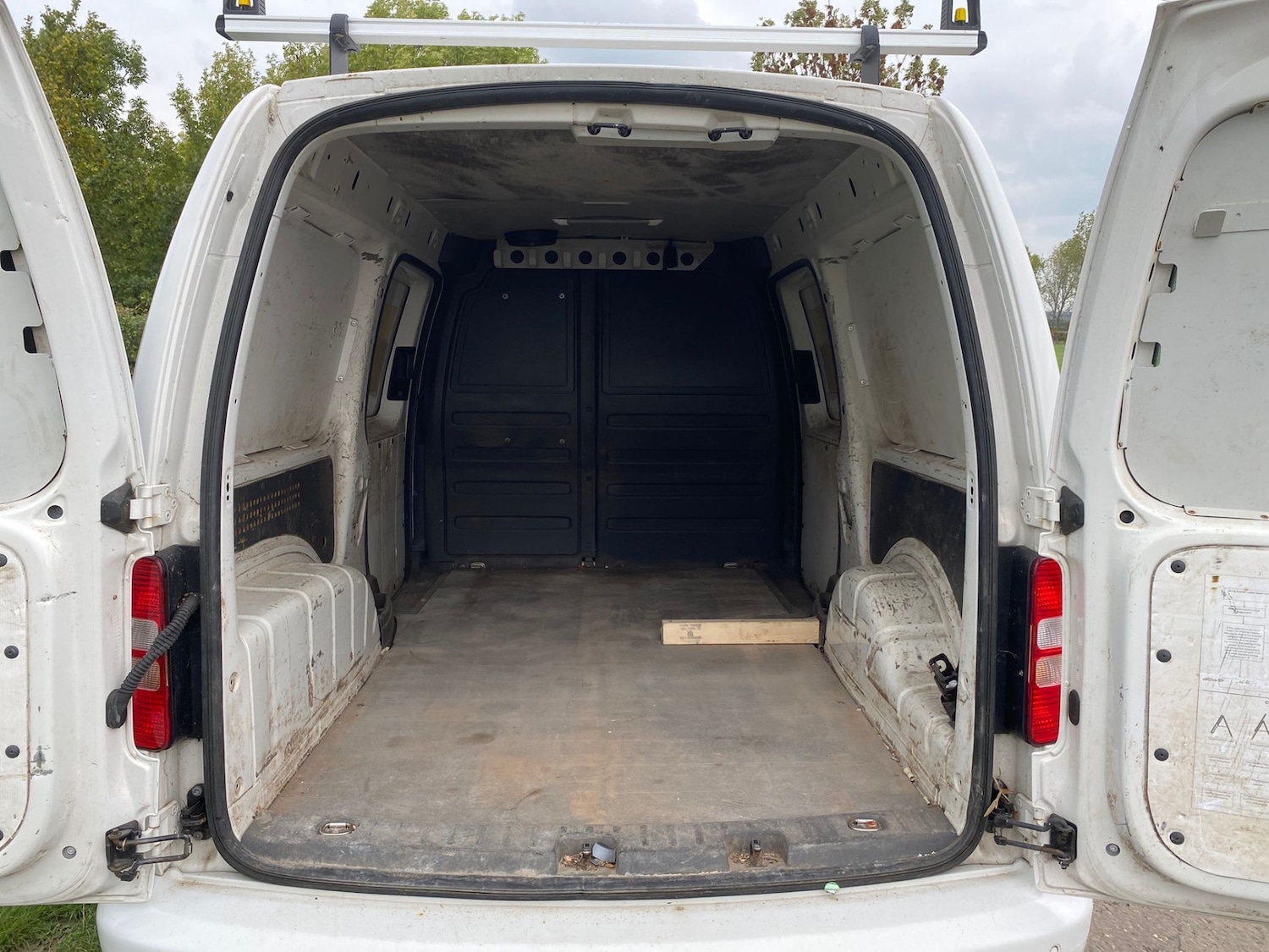 Used Volkswagen Caddy Maxi 2014 for sale - 76844890: Photo 11