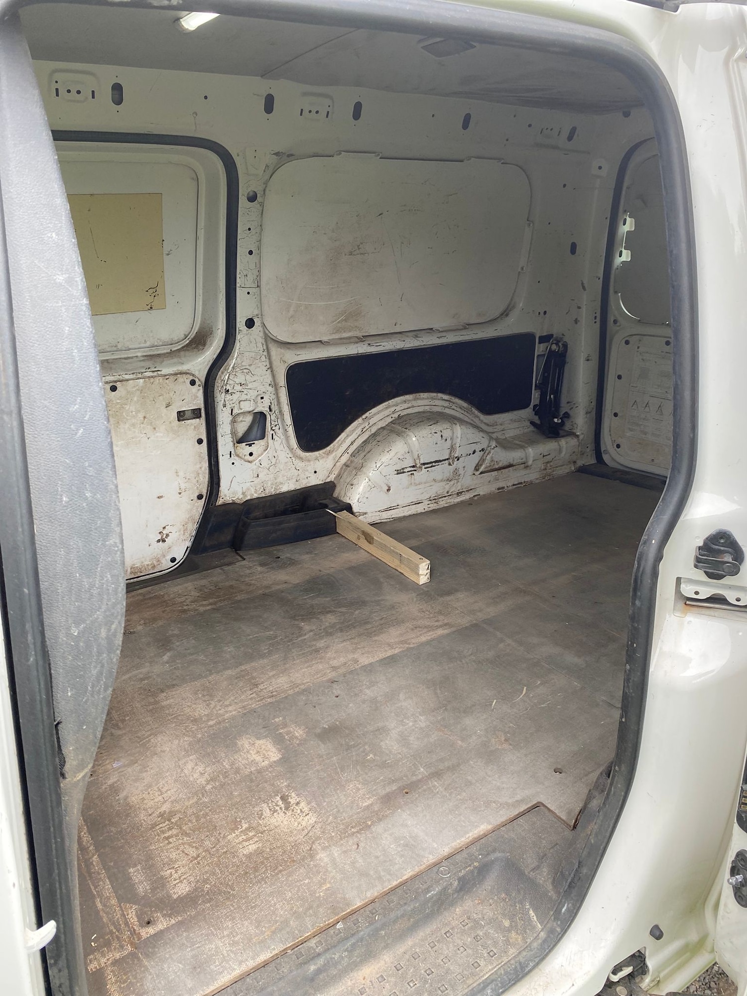 Used Volkswagen Caddy Maxi 2014 for sale - 76844890: Photo 12