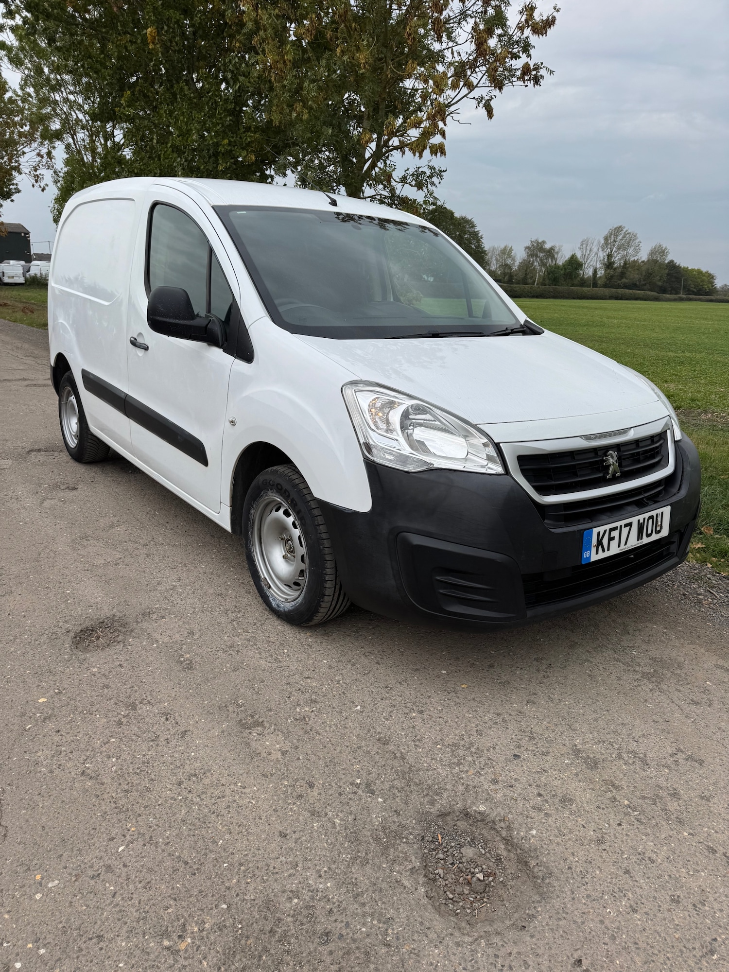 Used Peugeot Partner 2017 for sale - 76249430: Photo 1