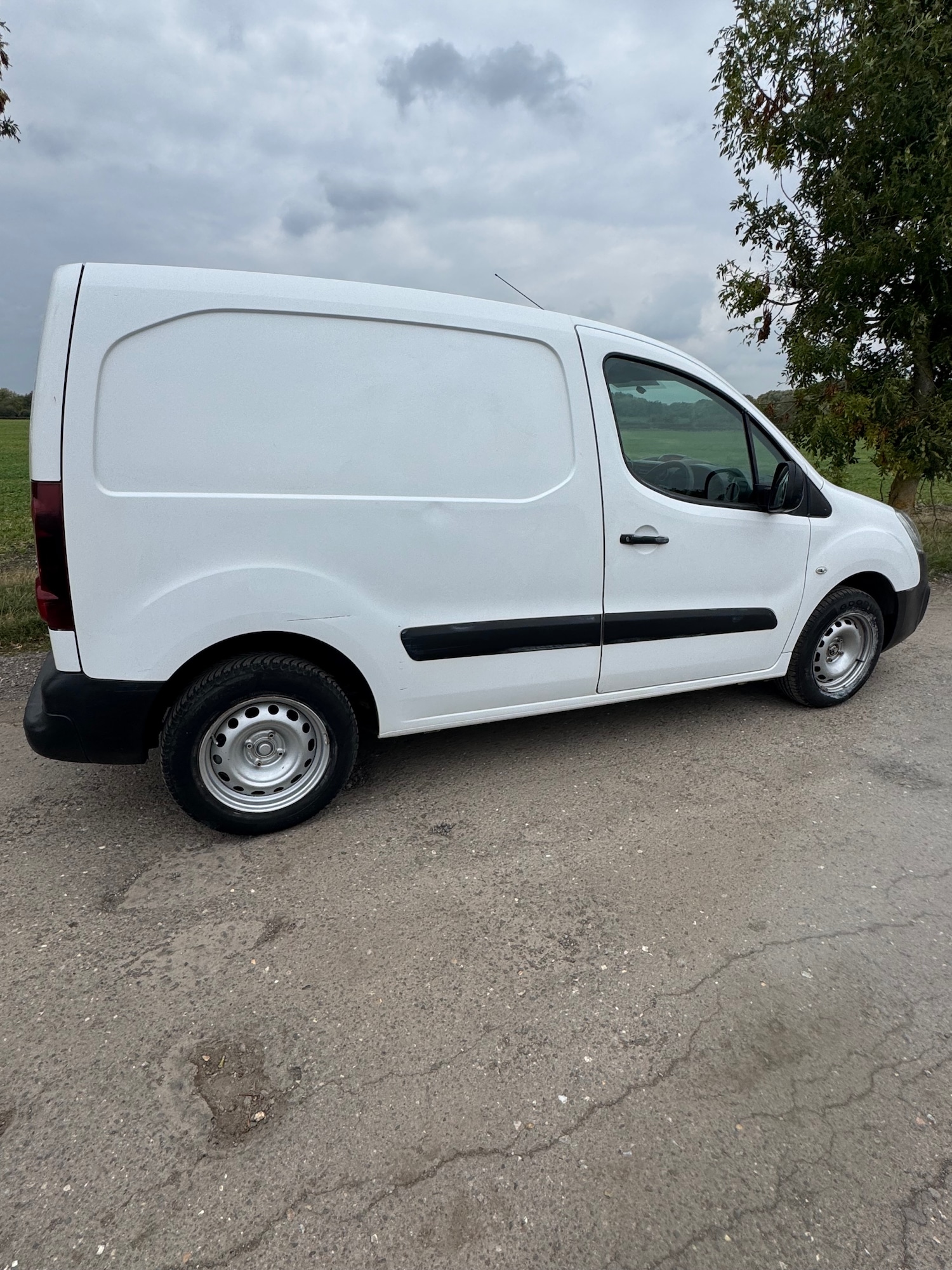 Used Peugeot Partner 2017 for sale - 76249430: Photo 8