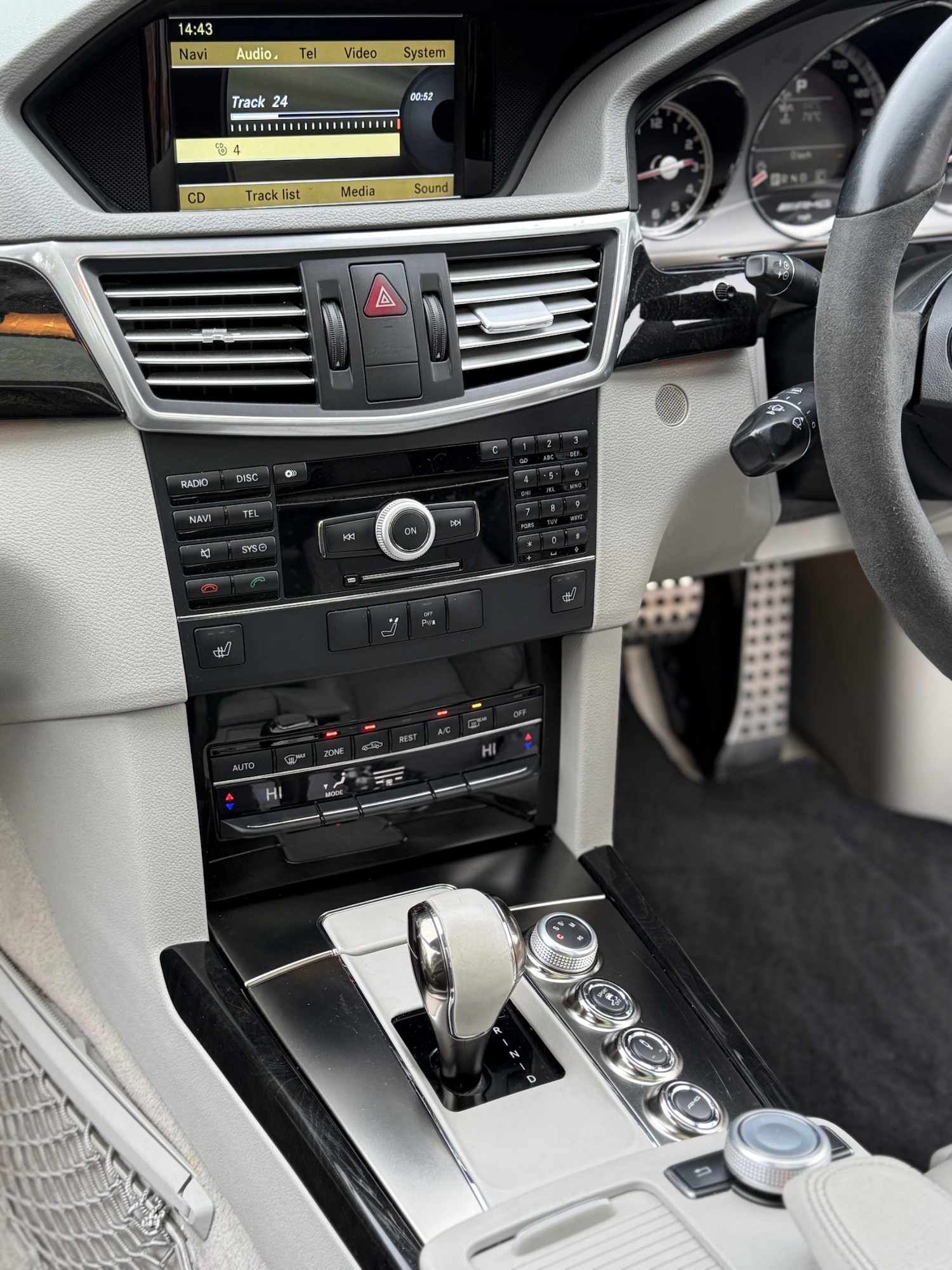 Used Mercedes-Benz E Class 2009 for sale - 76858726: Photo 44