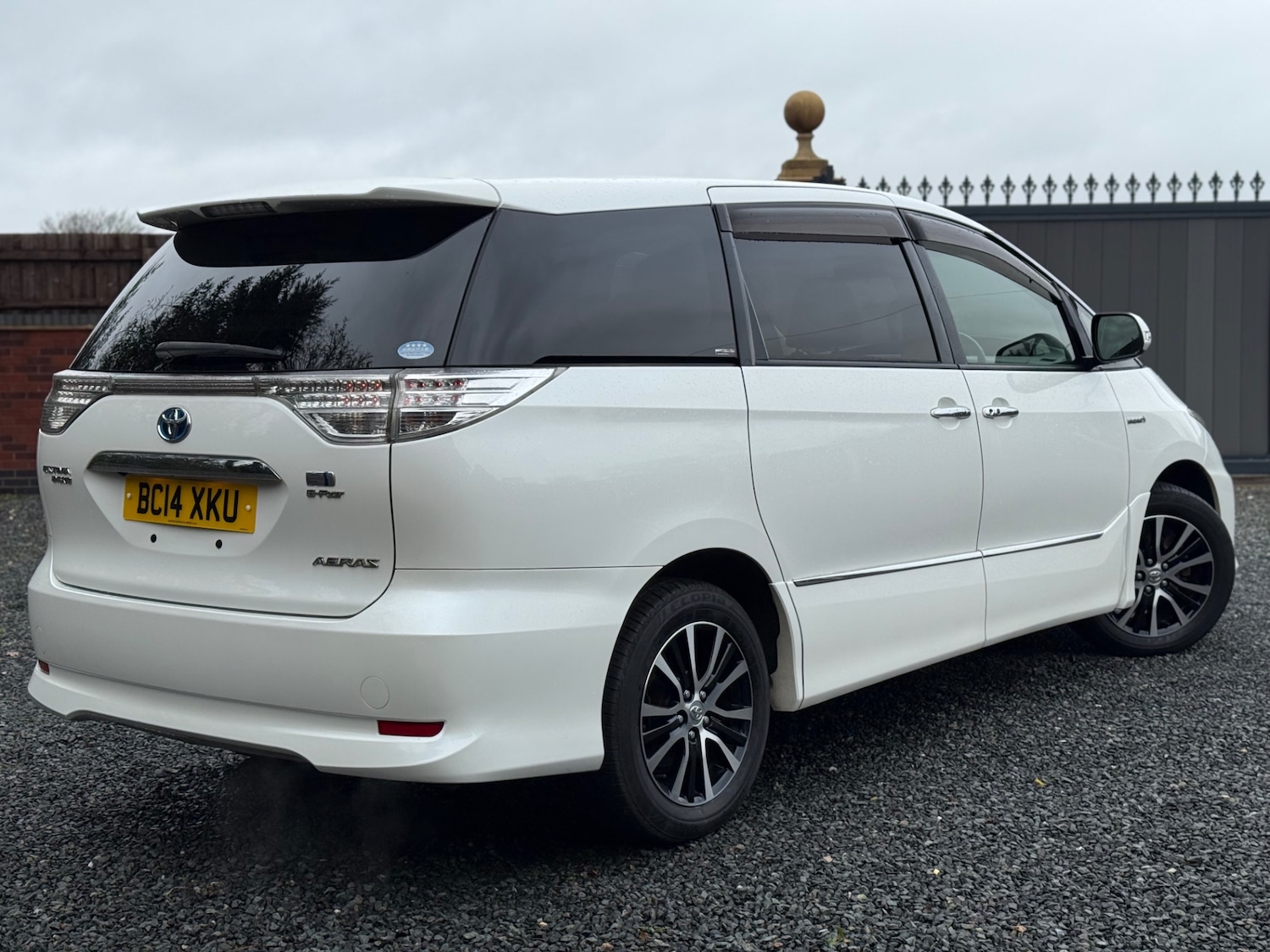 Used Toyota Estima 2024 for sale - 77619233: Photo 2