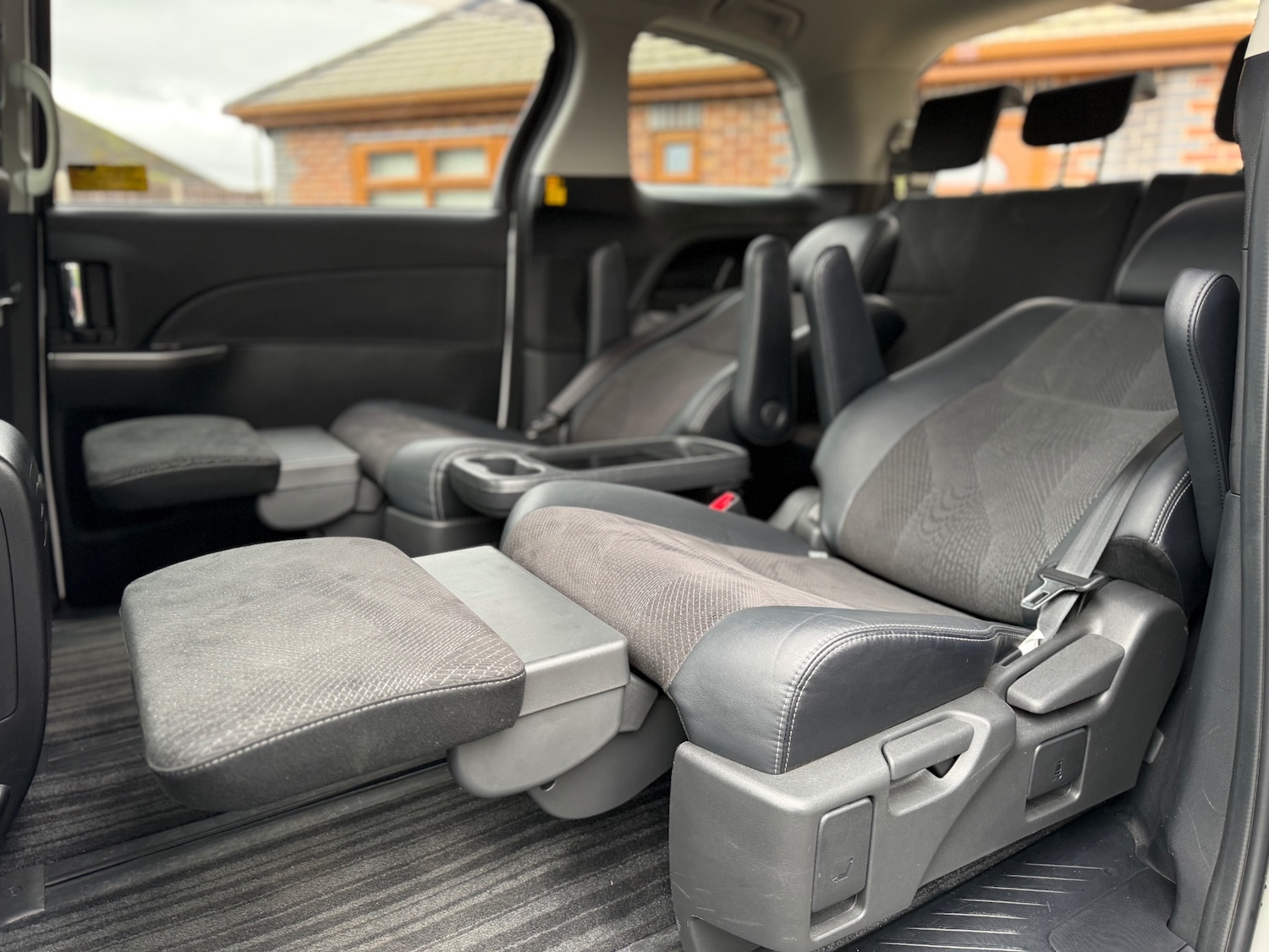 Used Toyota Estima 2024 for sale - 77619233: Photo 40