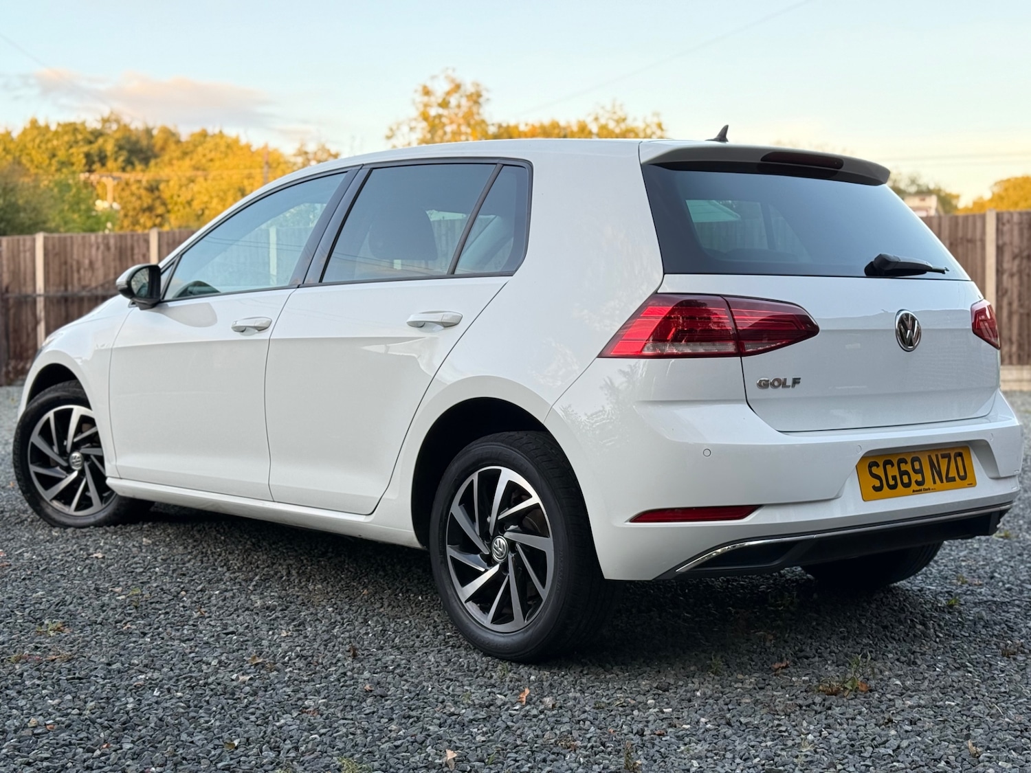 Used Volkswagen Golf 2019 for sale - 76063656: Photo 2