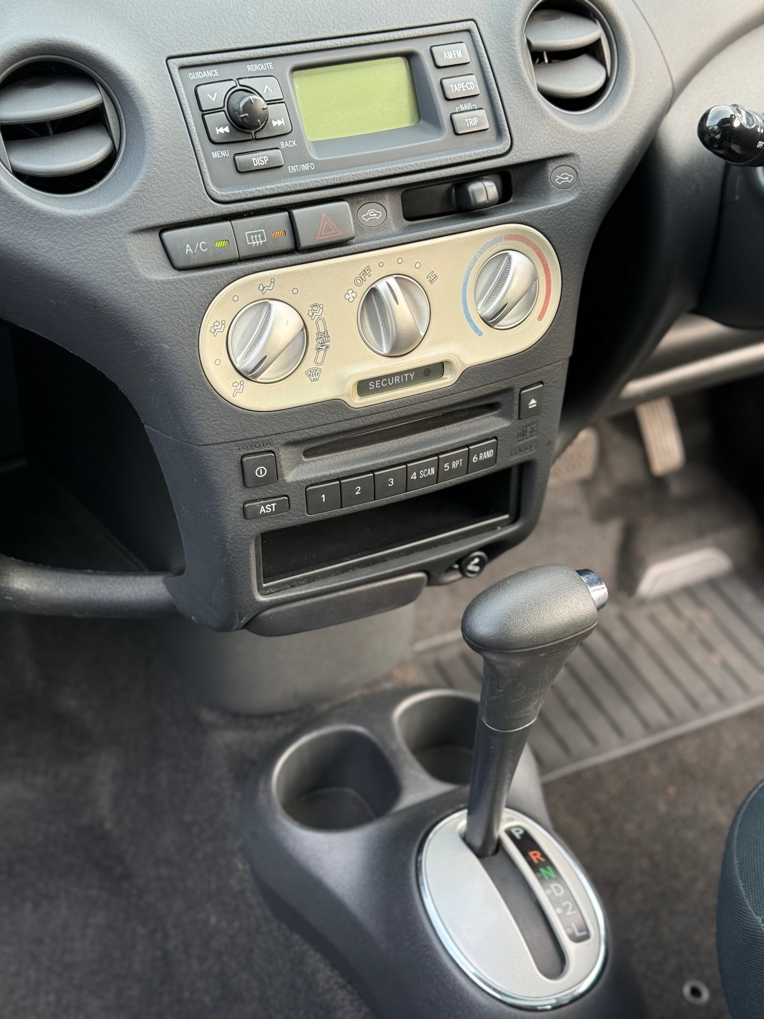 Used Toyota Yaris 2004 for sale - 77381162: Photo 21