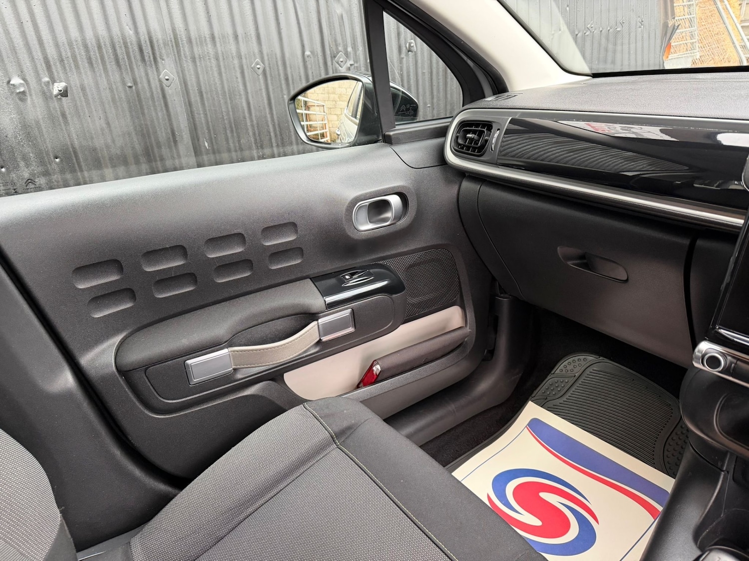 Used Citroen C3 2017 for sale - 76393470: Photo 19