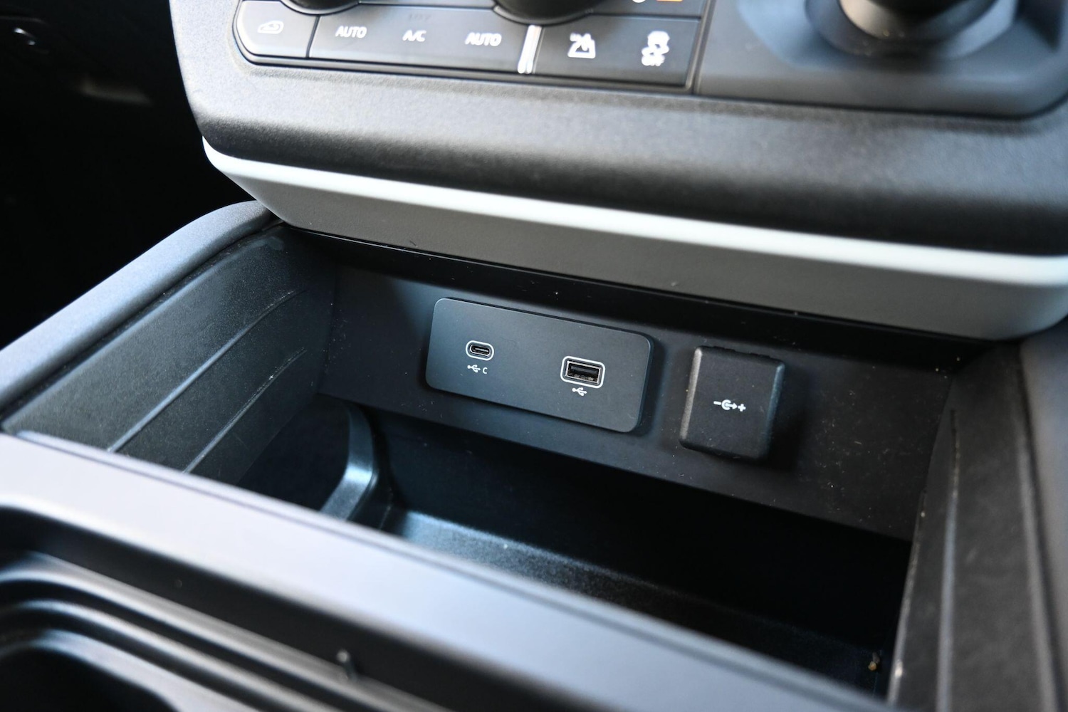 Used Land Rover Defender 2021 for sale - 77939569: Photo 34