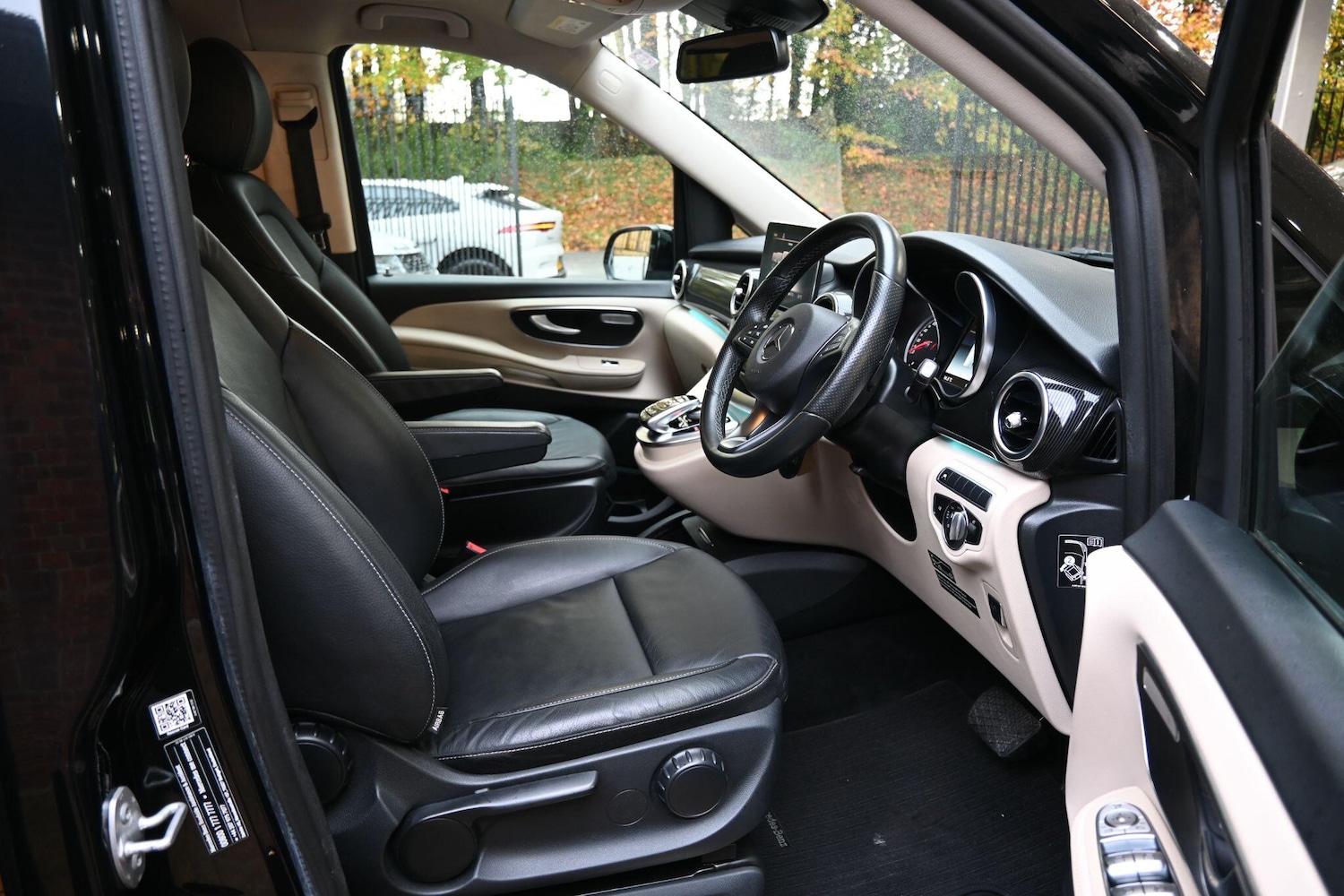 Used Mercedes-Benz V-Class 2019 for sale - 76899394: Photo 10