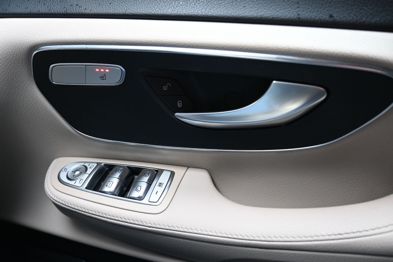 Used Mercedes-Benz V-Class 2019 for sale - 76899394: Photo 28