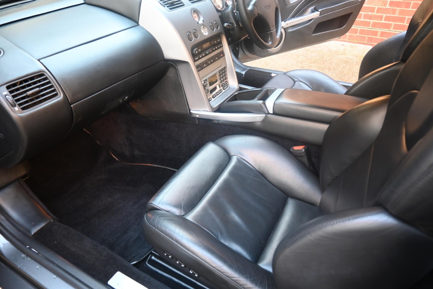 Used Aston Martin Vanquish 2004 for sale - 76780658: Photo 13