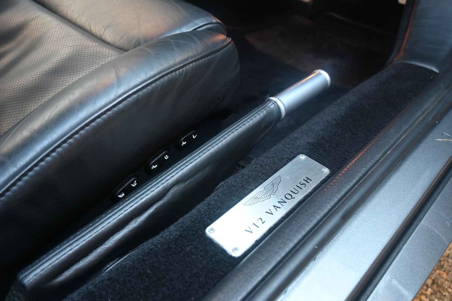 Used Aston Martin Vanquish 2004 for sale - 76780658: Photo 16