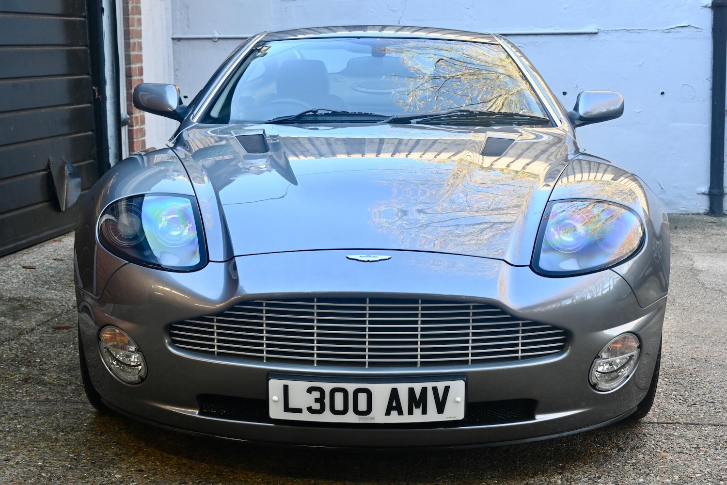 Used Aston Martin Vanquish 2004 for sale - 76780658: Photo 2