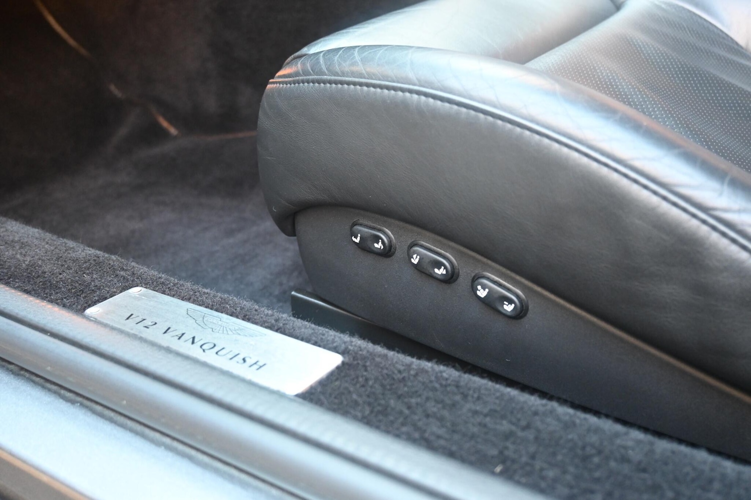 Used Aston Martin Vanquish 2004 for sale - 76780658: Photo 22