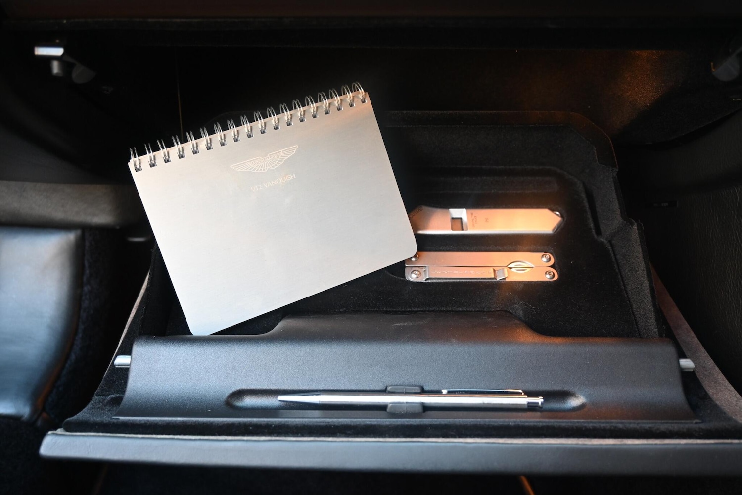 Used Aston Martin Vanquish 2004 for sale - 76780658: Photo 23