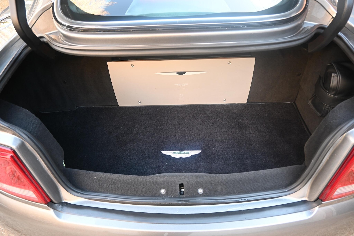 Used Aston Martin Vanquish 2004 for sale - 76780658: Photo 24