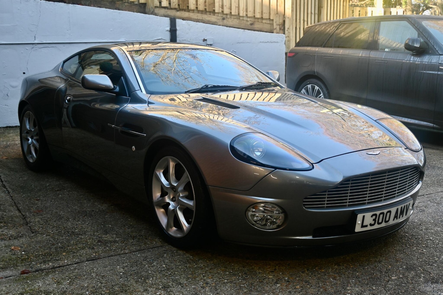 Used Aston Martin Vanquish 2004 for sale - 76780658: Photo 3
