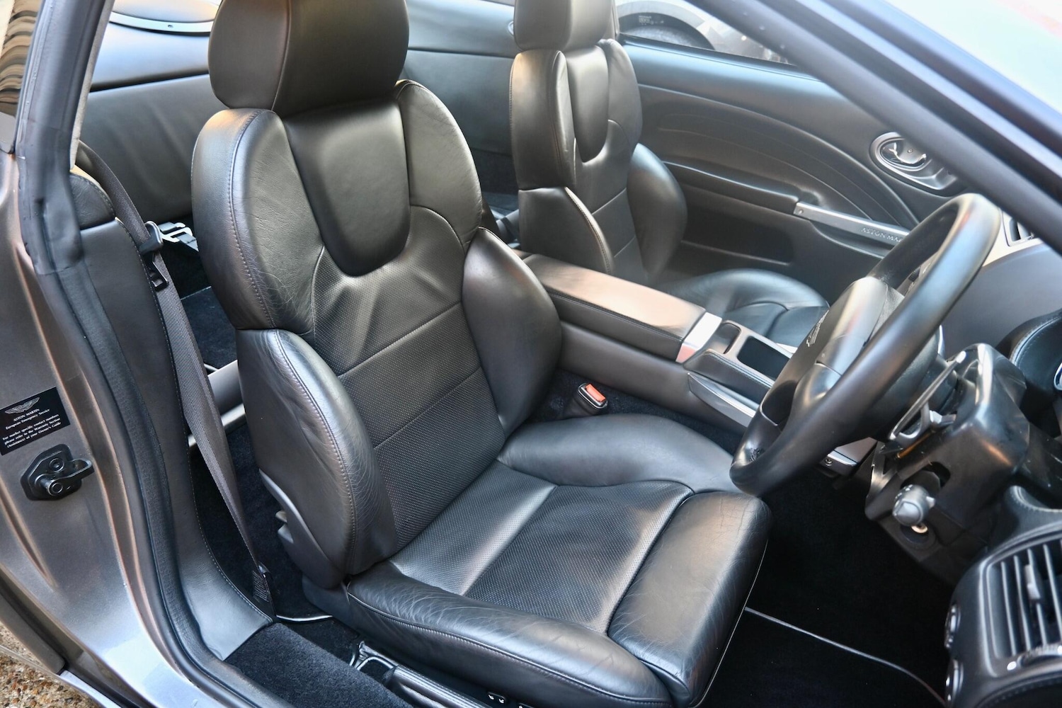 Used Aston Martin Vanquish 2004 for sale - 76780658: Photo 8