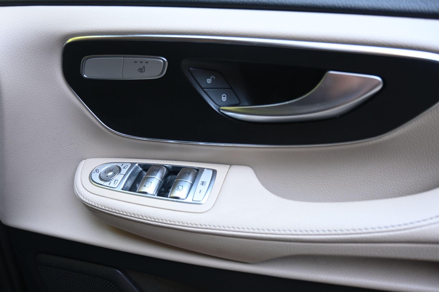 Used Mercedes-Benz V-Class 2018 for sale - 76988440: Photo 25