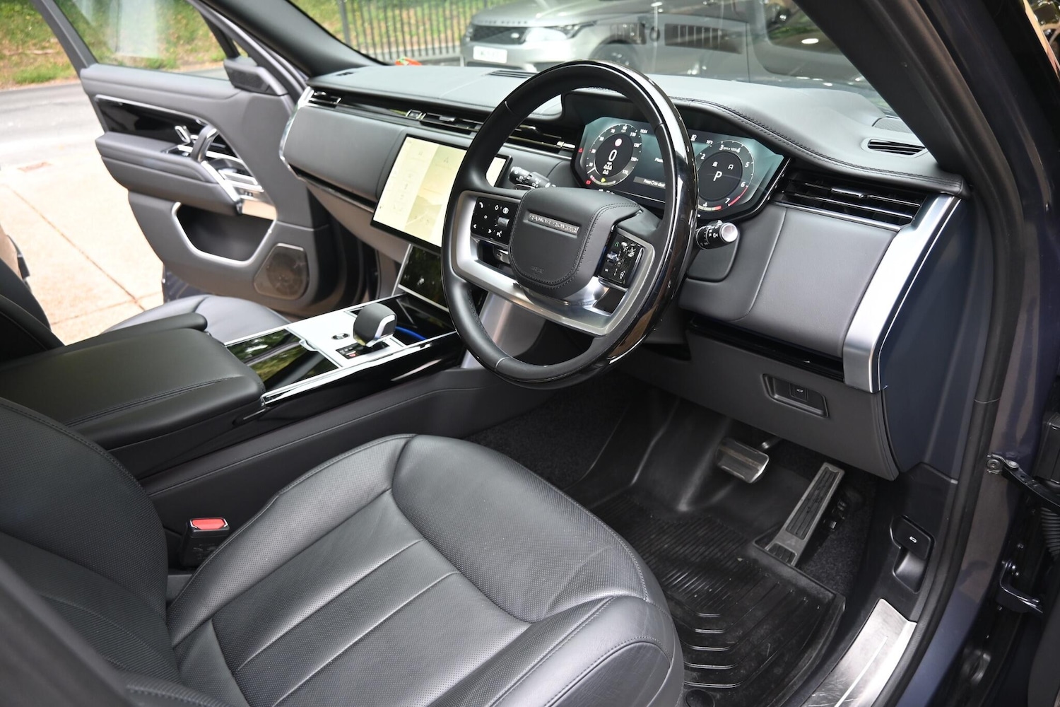 Used Land Rover Range Rover 2024 for sale - 76072140: Photo 9