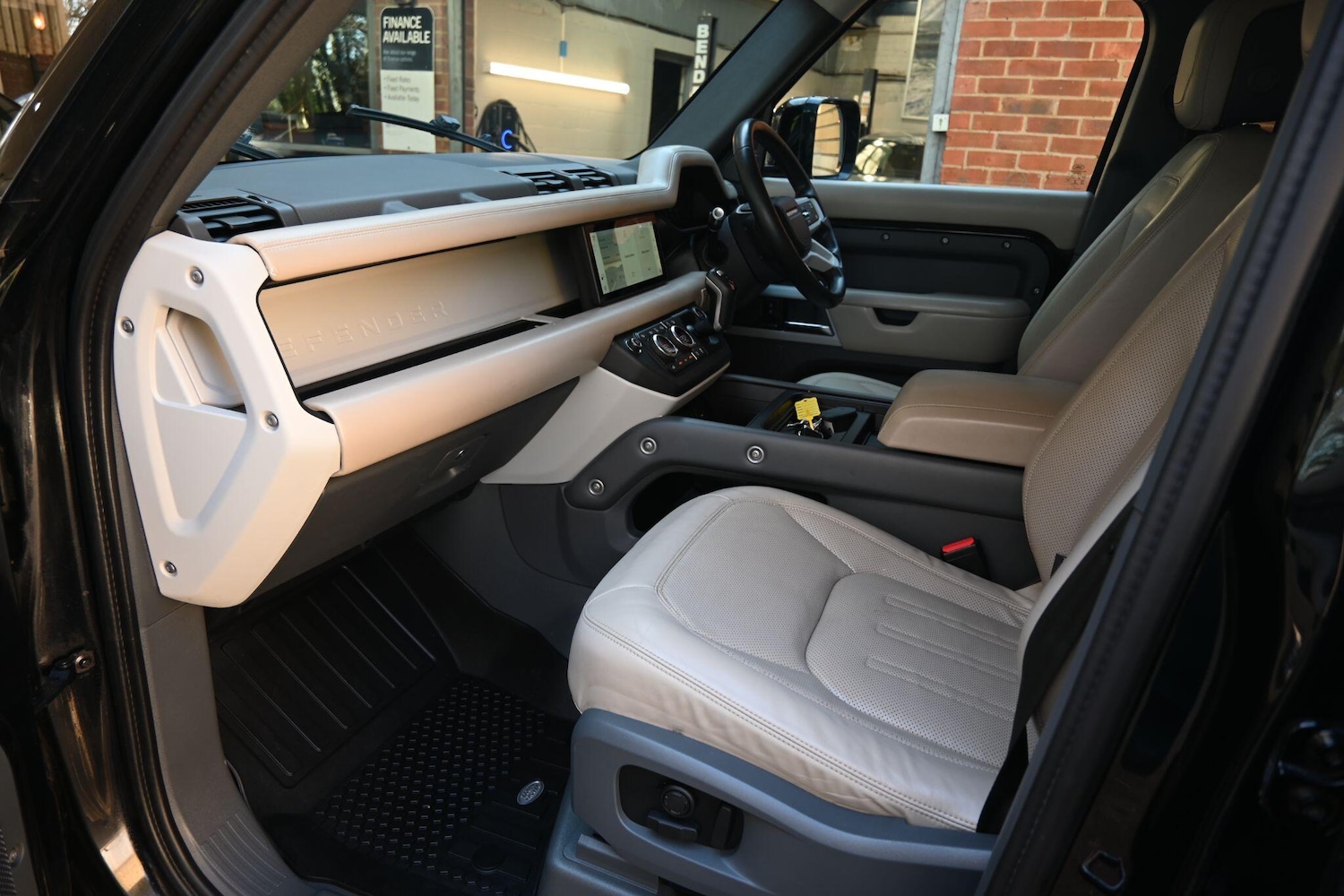 Used Land Rover Defender 110 2020 for sale - 78157861: Photo 14