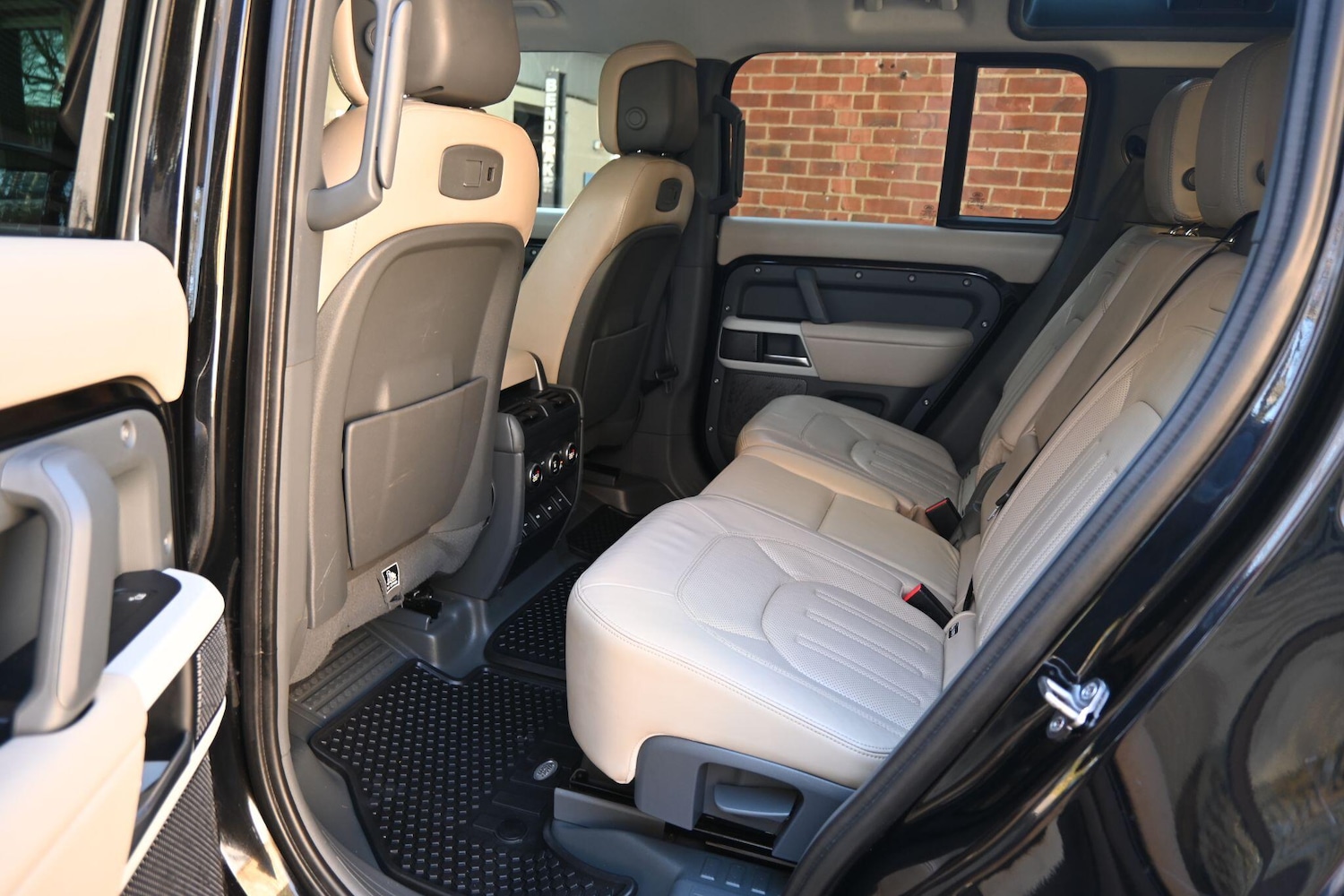 Used Land Rover Defender 110 2020 for sale - 78157861: Photo 15