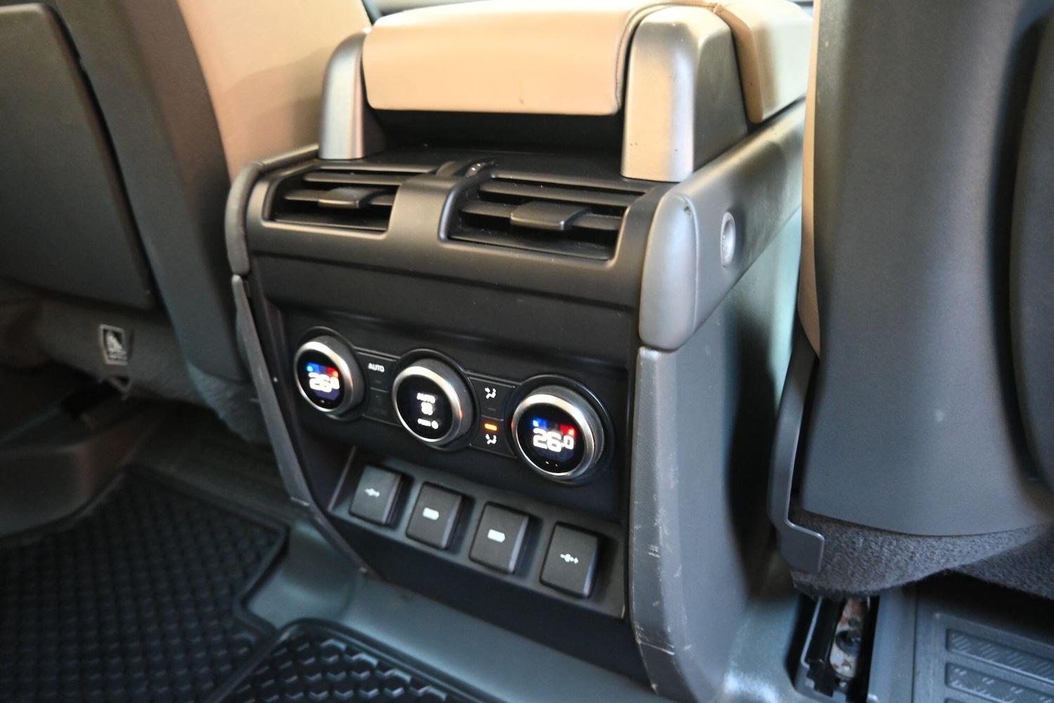 Used Land Rover Defender 110 2020 for sale - 78157861: Photo 18