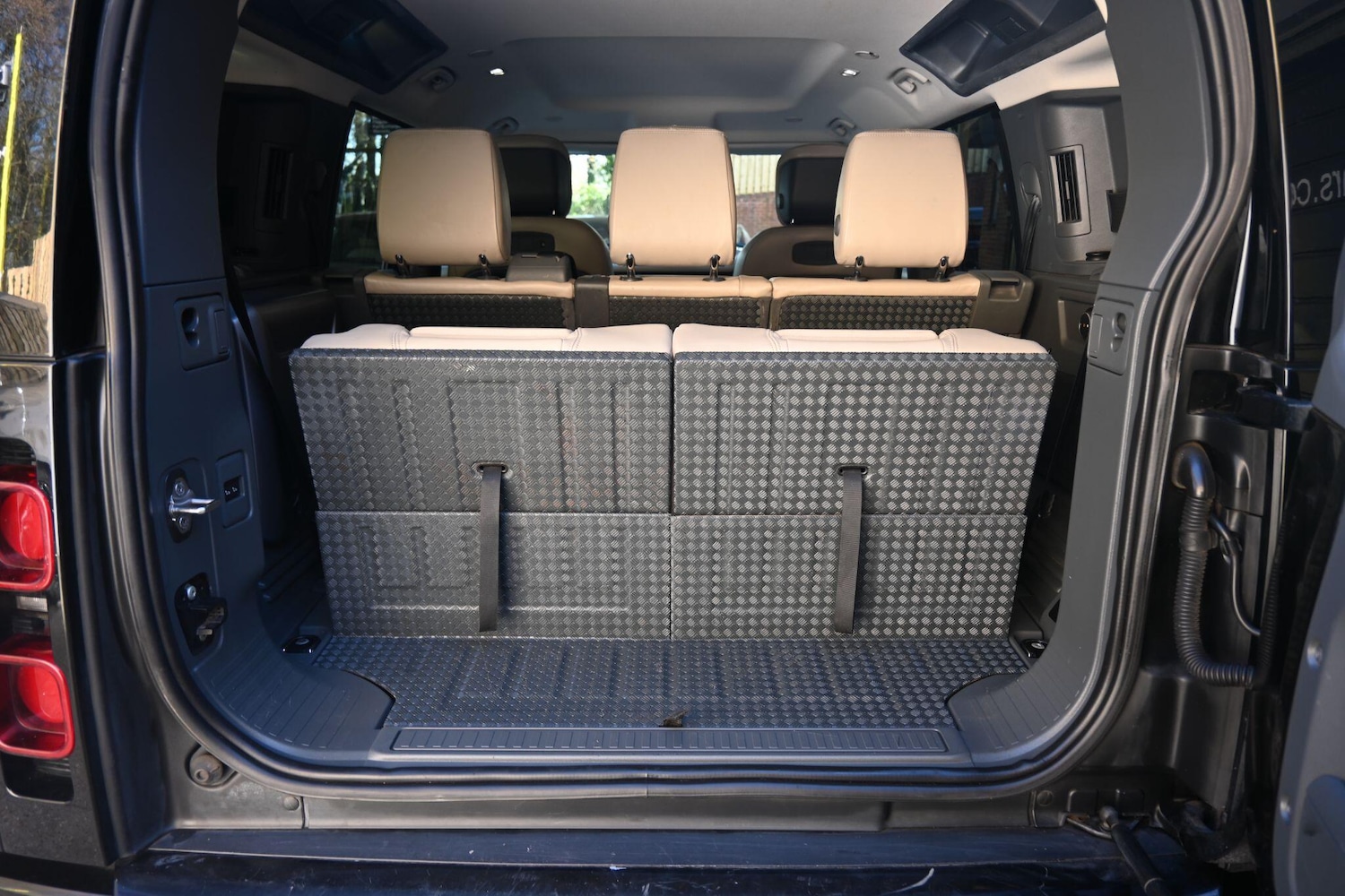 Used Land Rover Defender 110 2020 for sale - 78157861: Photo 19