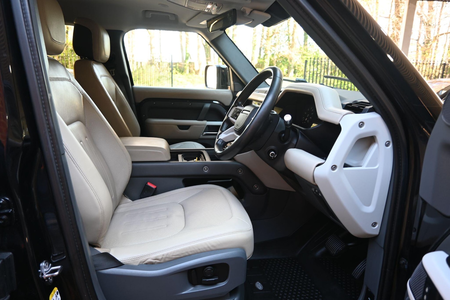 Used Land Rover Defender 110 2020 for sale - 78157861: Photo 8