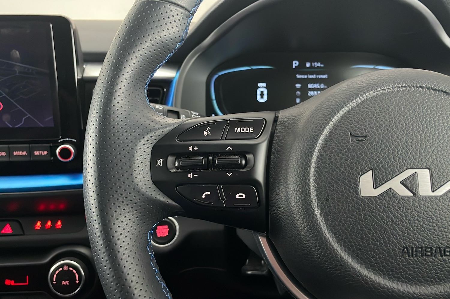 Used Kia Stonic 2024 for sale - 76547499: Photo 15