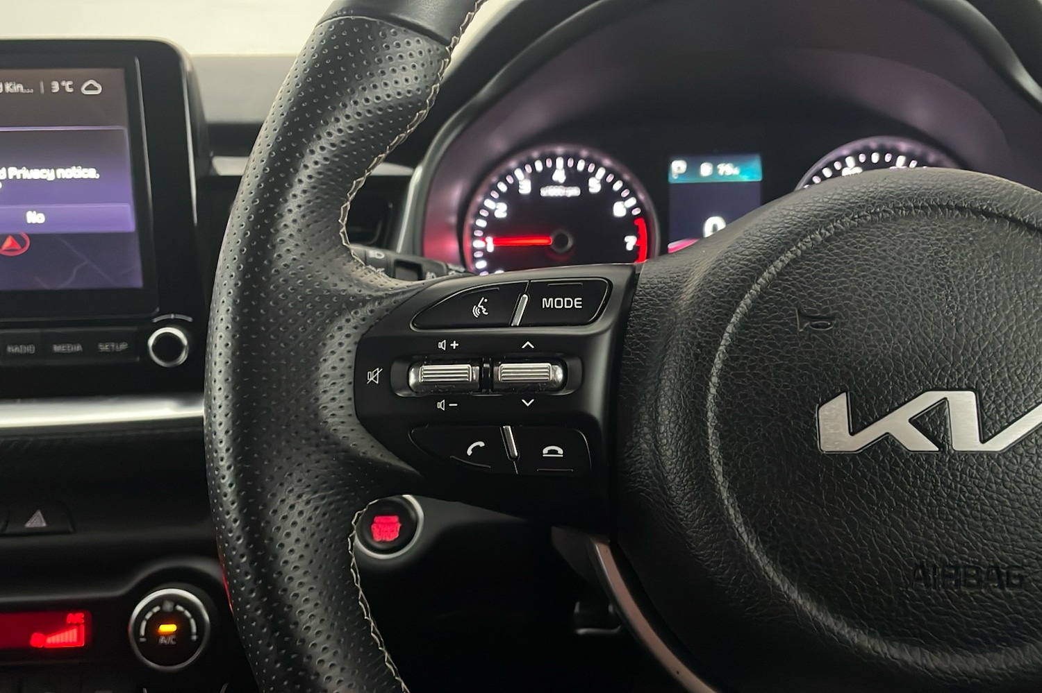 Used Kia Stonic 2024 for sale - 76627673: Photo 15