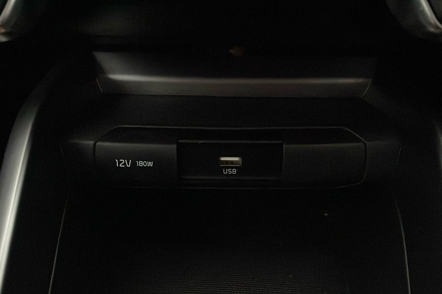 Used Kia Stonic 2024 for sale - 76627673: Photo 20