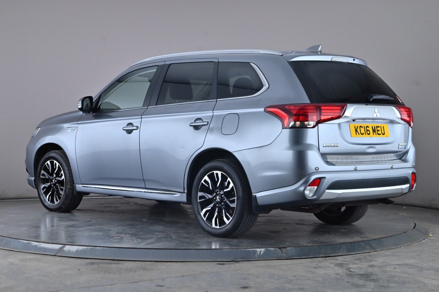 Used Mitsubishi Outlander 2016 for sale - 76030098: Photo 4