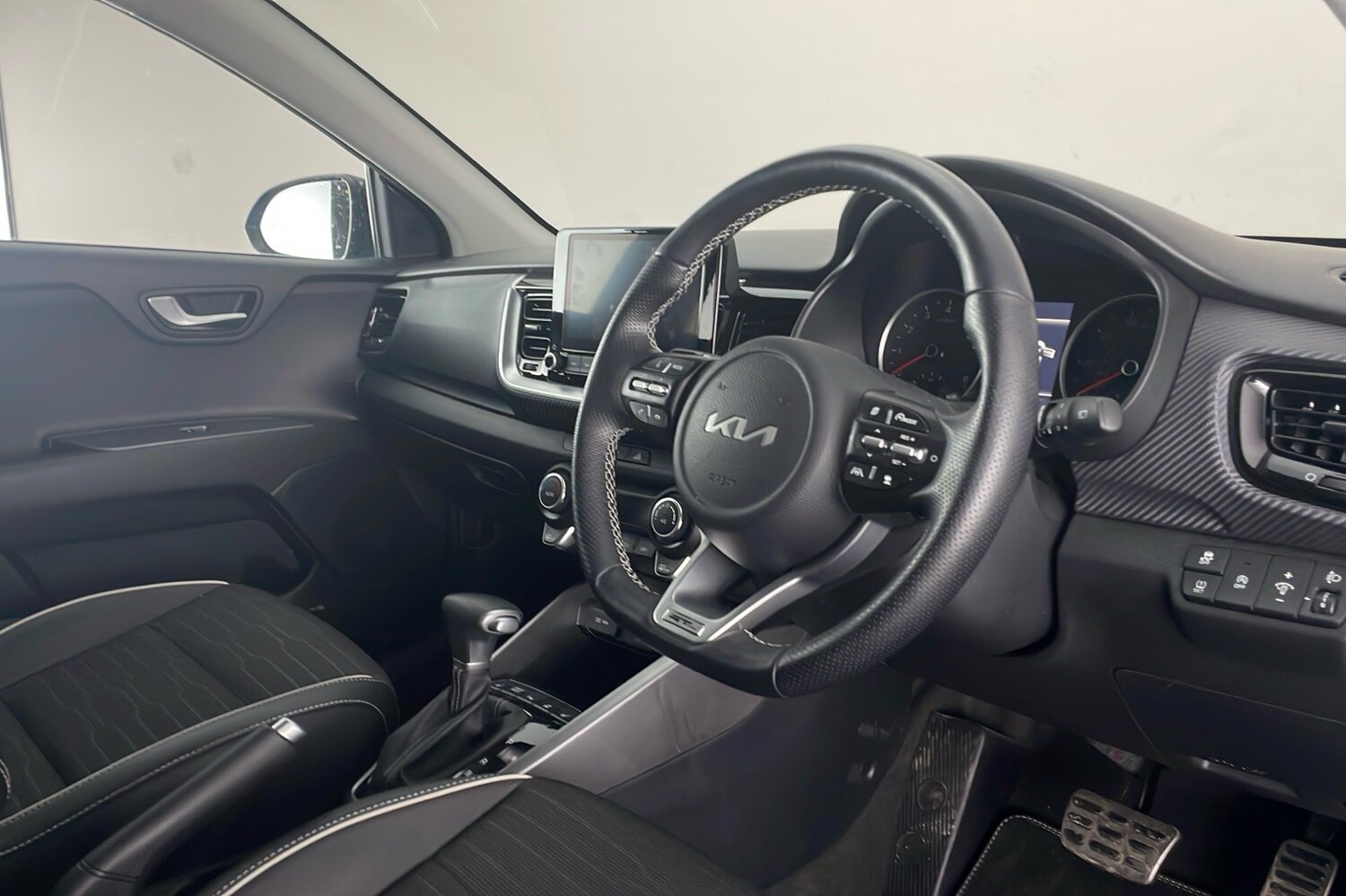 Used Kia Stonic 2023 for sale - 76316579: Photo 11