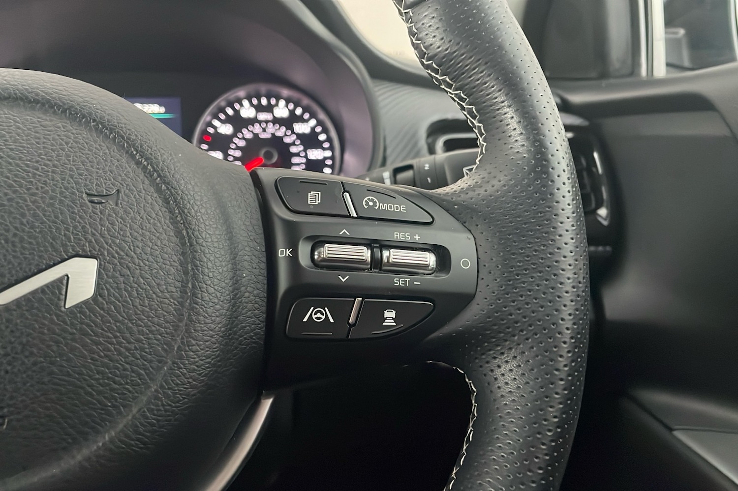 Used Kia Stonic 2023 for sale - 76316579: Photo 16