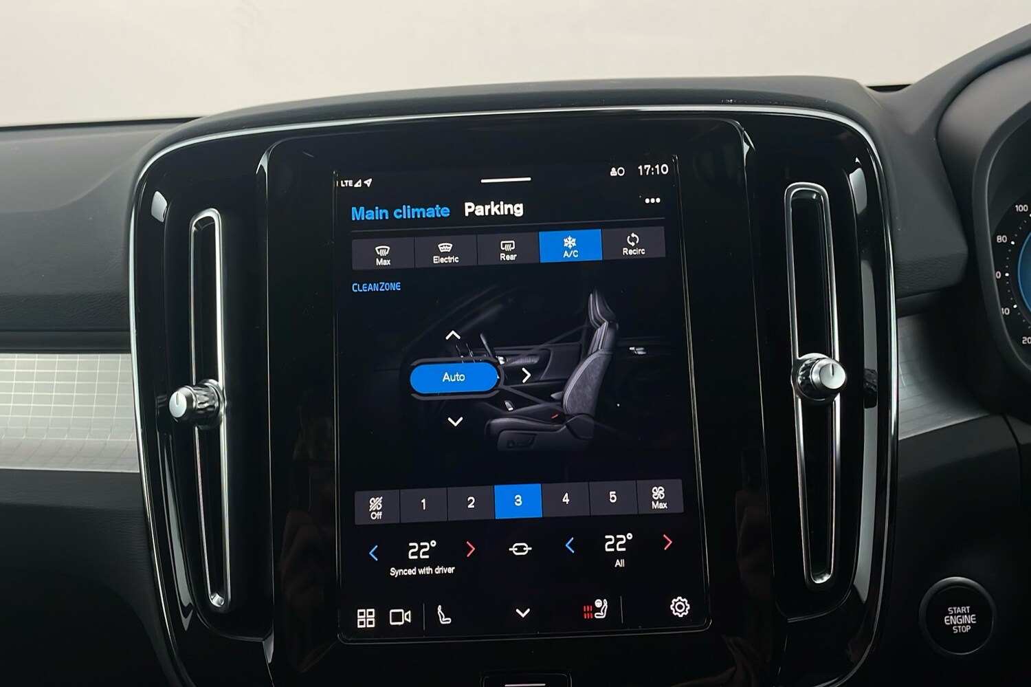 Used Volvo XC40 2023 for sale - 76257216: Photo 13