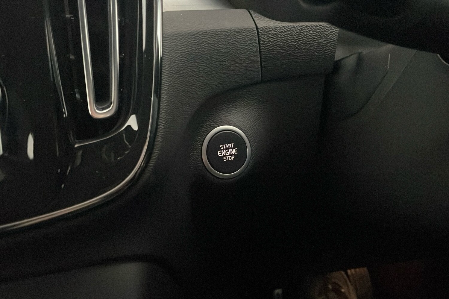 Used Volvo XC40 2023 for sale - 76257216: Photo 18