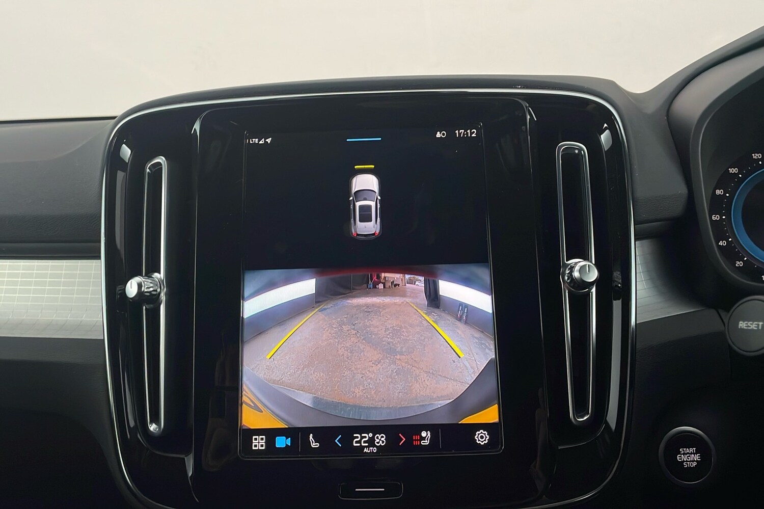 Used Volvo XC40 2023 for sale - 76257216: Photo 20