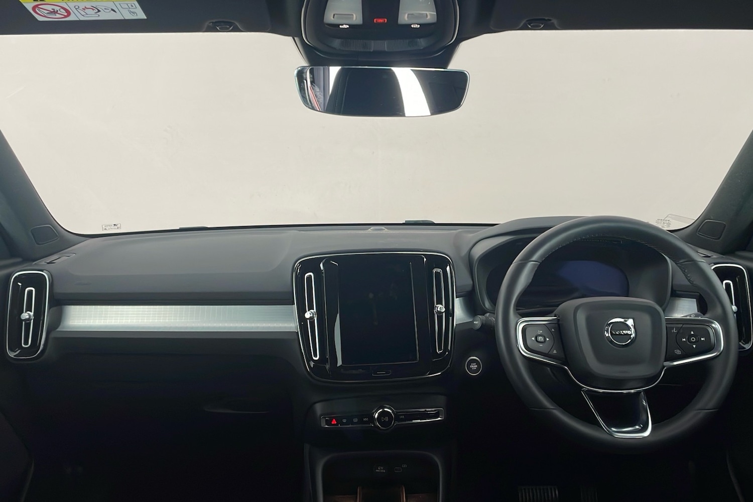 Used Volvo XC40 2023 for sale - 76257216: Photo 8